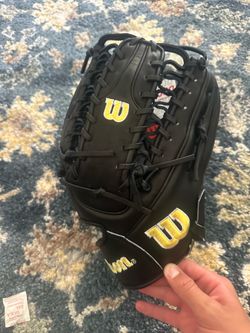 A2000 outfield glove 12.75 Right hand thrower