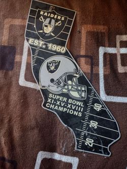 Raiders sign