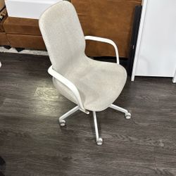 Cushioned Office Swivel Chair