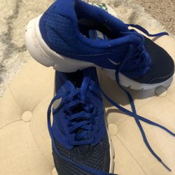 Nike Women’s Shoes Size 6 Y 