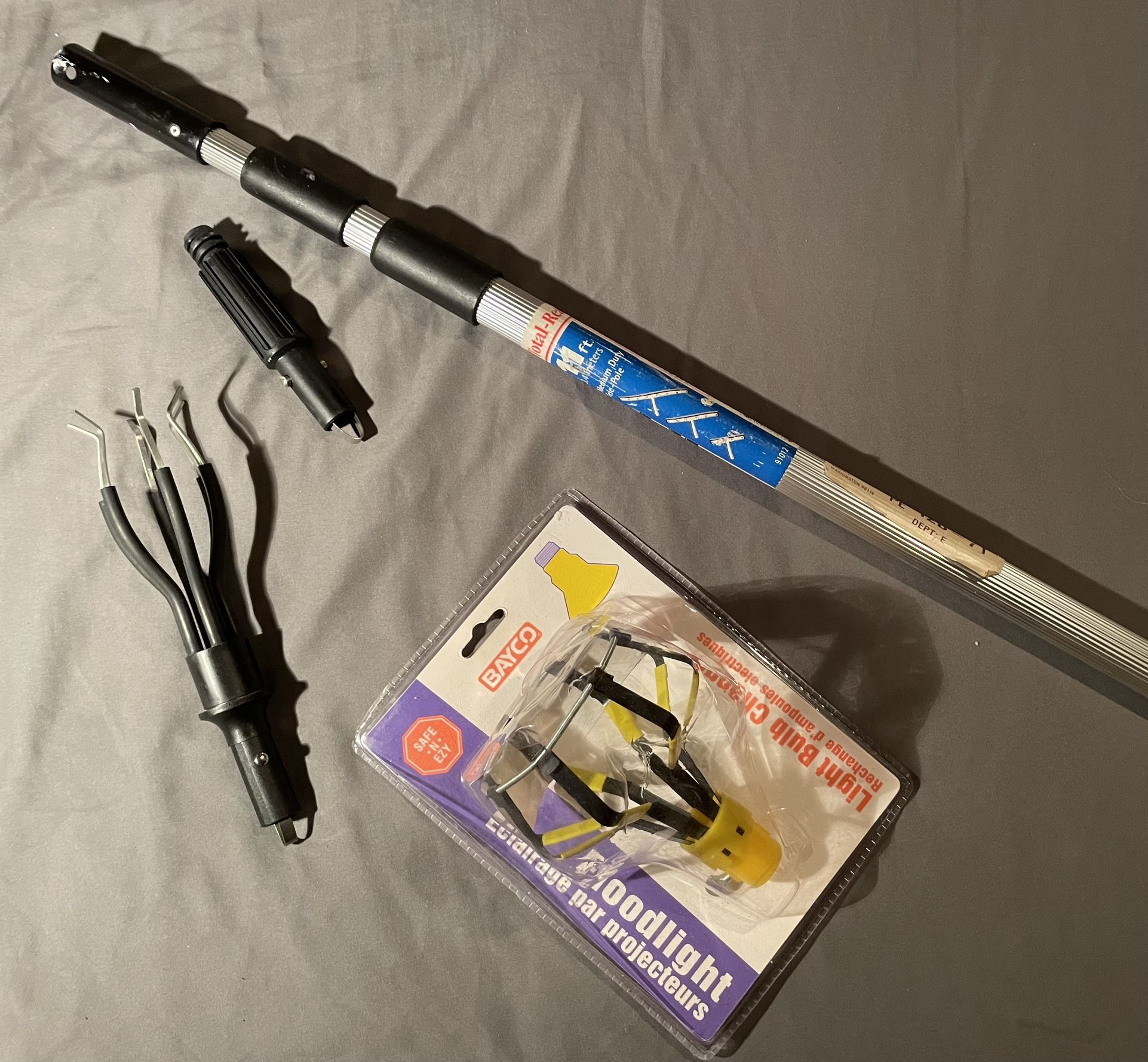 TOTAL-REACH Three Section/Twist-Lock 4.5’- 11’ Telescopic Extension Pole with Threaded Cone Adapter-PLUS Regular & Flood Bulb Changers