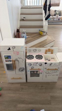 Free kids kitchen.