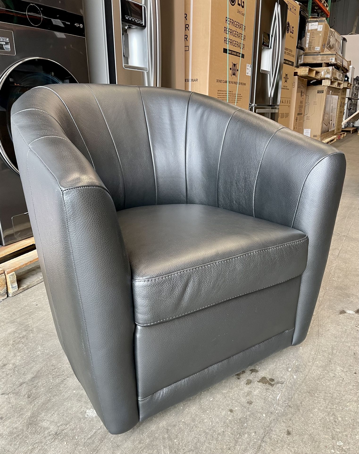 COSTCO Natuzzigroup Cora Leather Swivel Chair, Black | BRAND NEW
