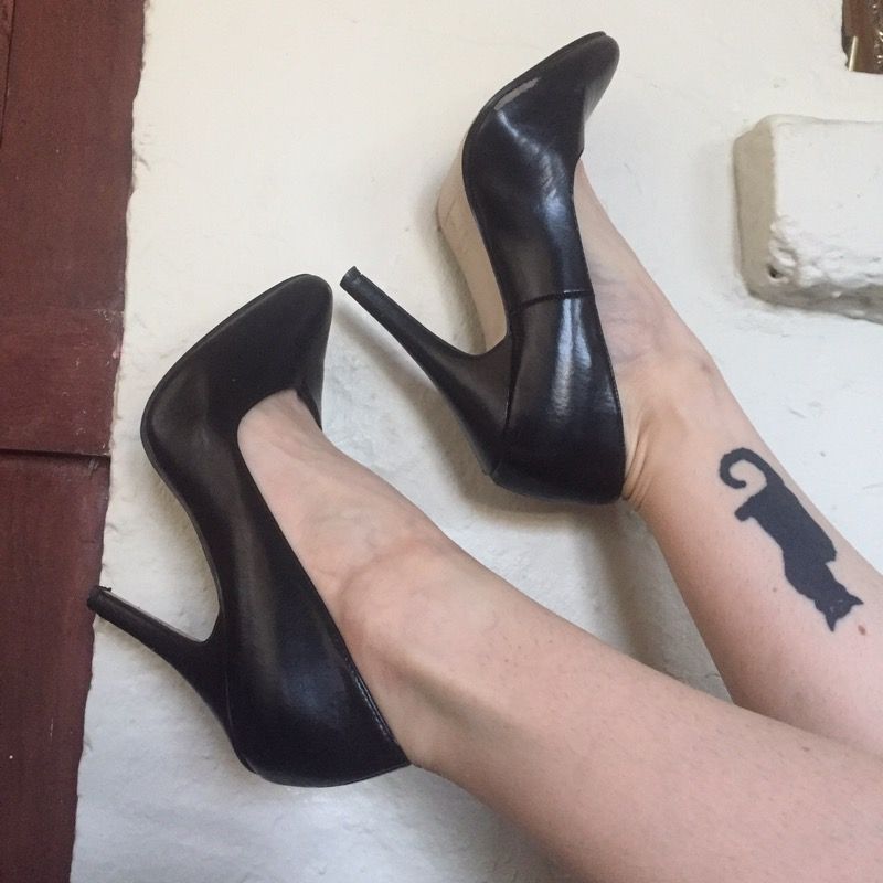 Size 8 Ellie black pump stiletto heels