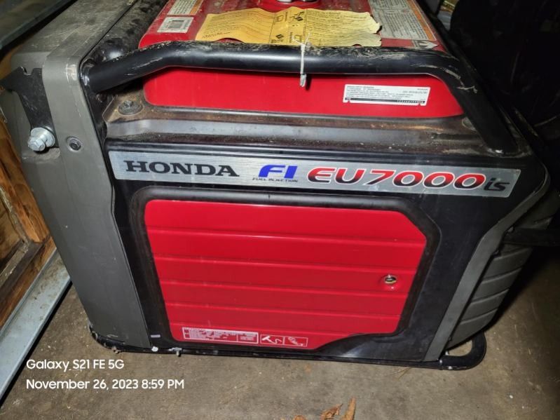 HONDA FI. EU7000. Slightly Used Generator for Sale in Seattle, WA OfferUp