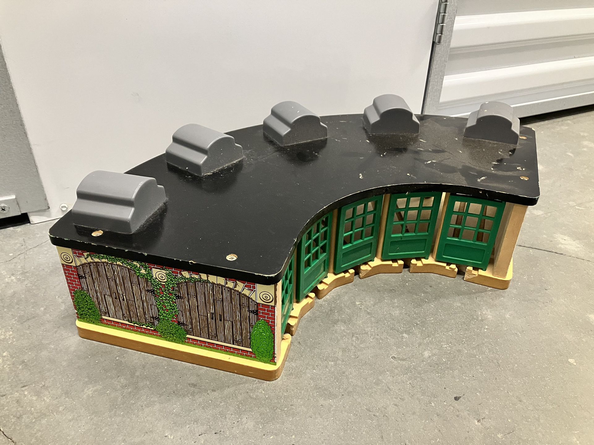 Vintage Thomas And Friends Wooden Roundhouse Train Station