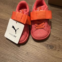 Pink Pumas Shores 