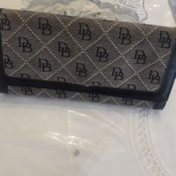 Dooney and bourke Wallet