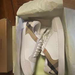 Burberry Authentic Sneakers. 