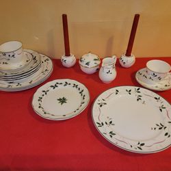 Mikasa  Bone China  Christmas Dinnerwear Set