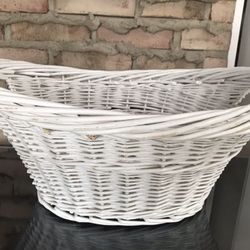 Vintage White Wicker Laundry Basket Sturdy 23” X 17” X 9”