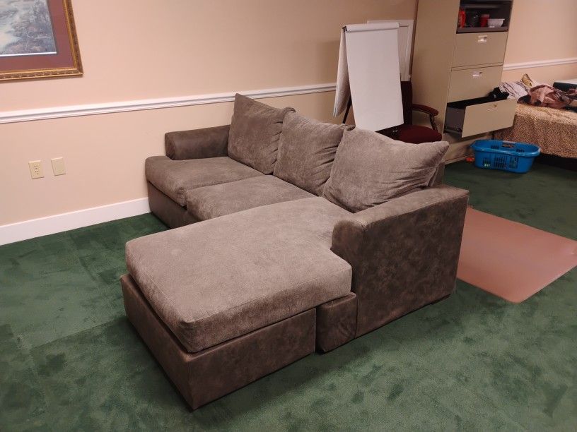 Sectional Couch With Lounge 