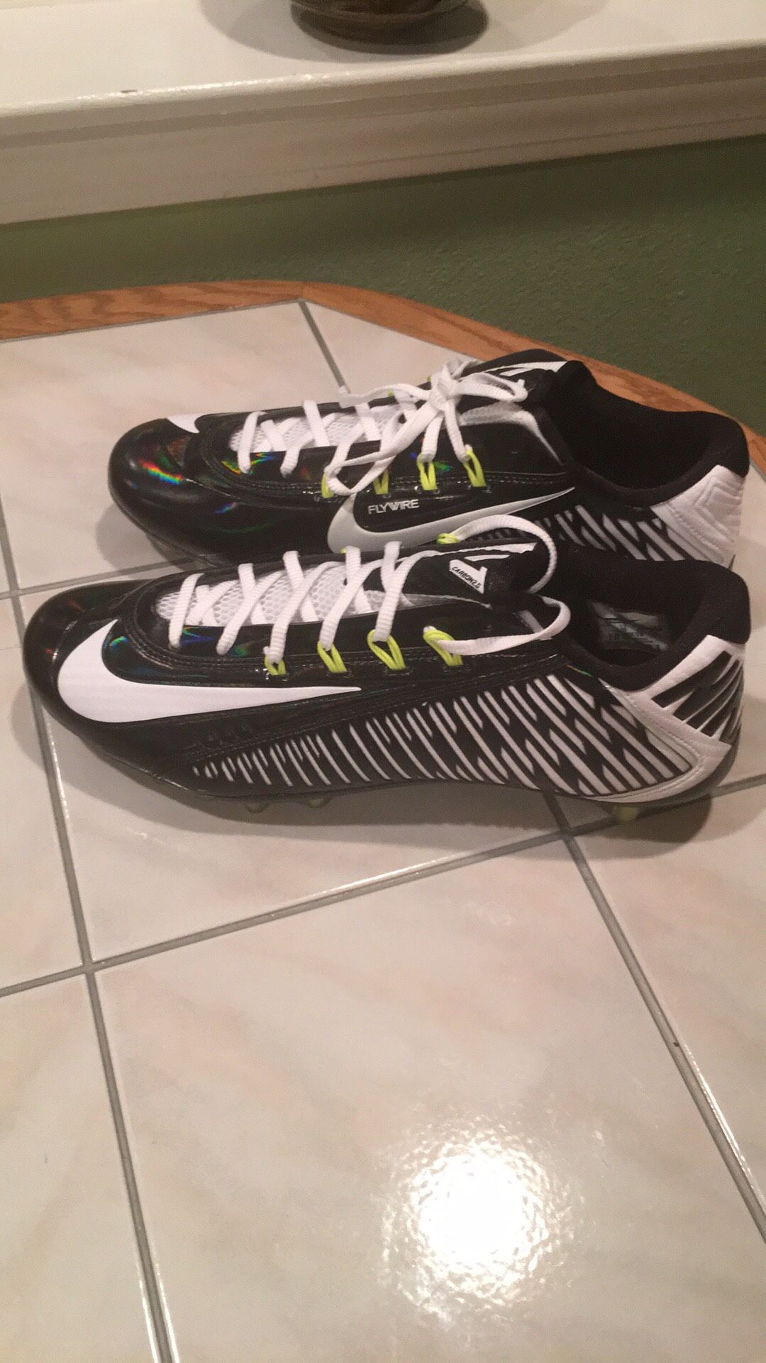 NEW mens size 11 Nike cleats