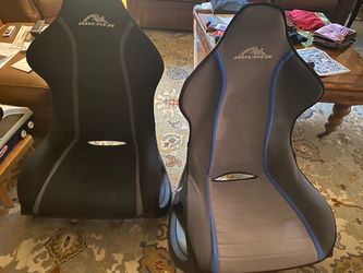 Two gaming rockers