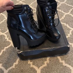 Black Boots 