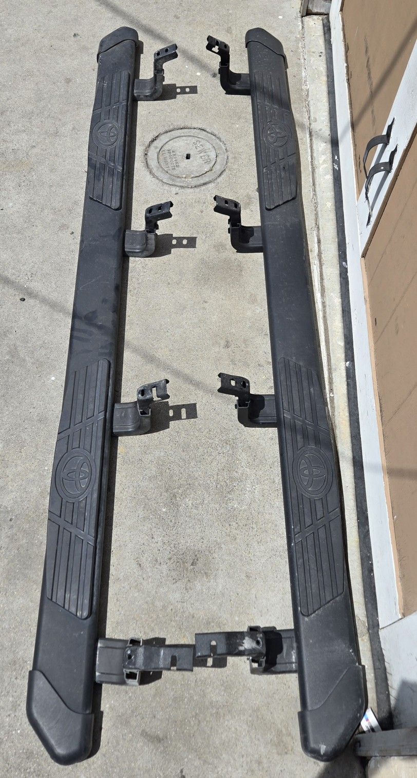 Toyota Tundra Running/Steps.