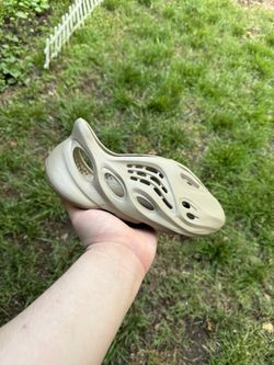 Yeezy Foam Runner Stone Taupe