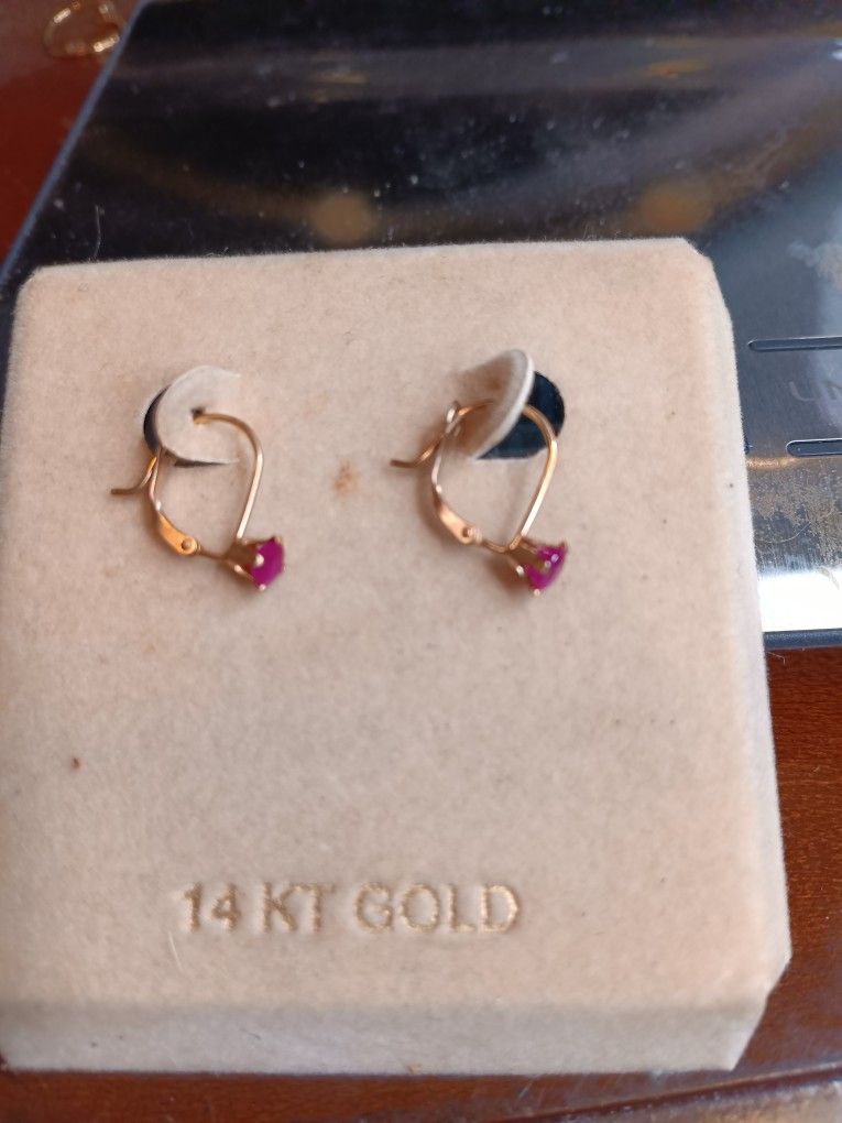 Gold Earrings, Ruby. 14K
