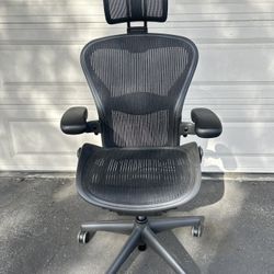 Herman Miller Size B With Headrest