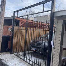 METAL DRIVE WAY GATE .