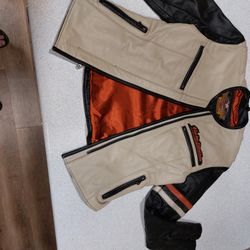 Authentic HARLEY DAVIDSON Cowhide Leather jacket! Mint Condition! Size Medium 
