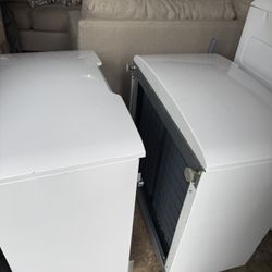 2 Pedestals 