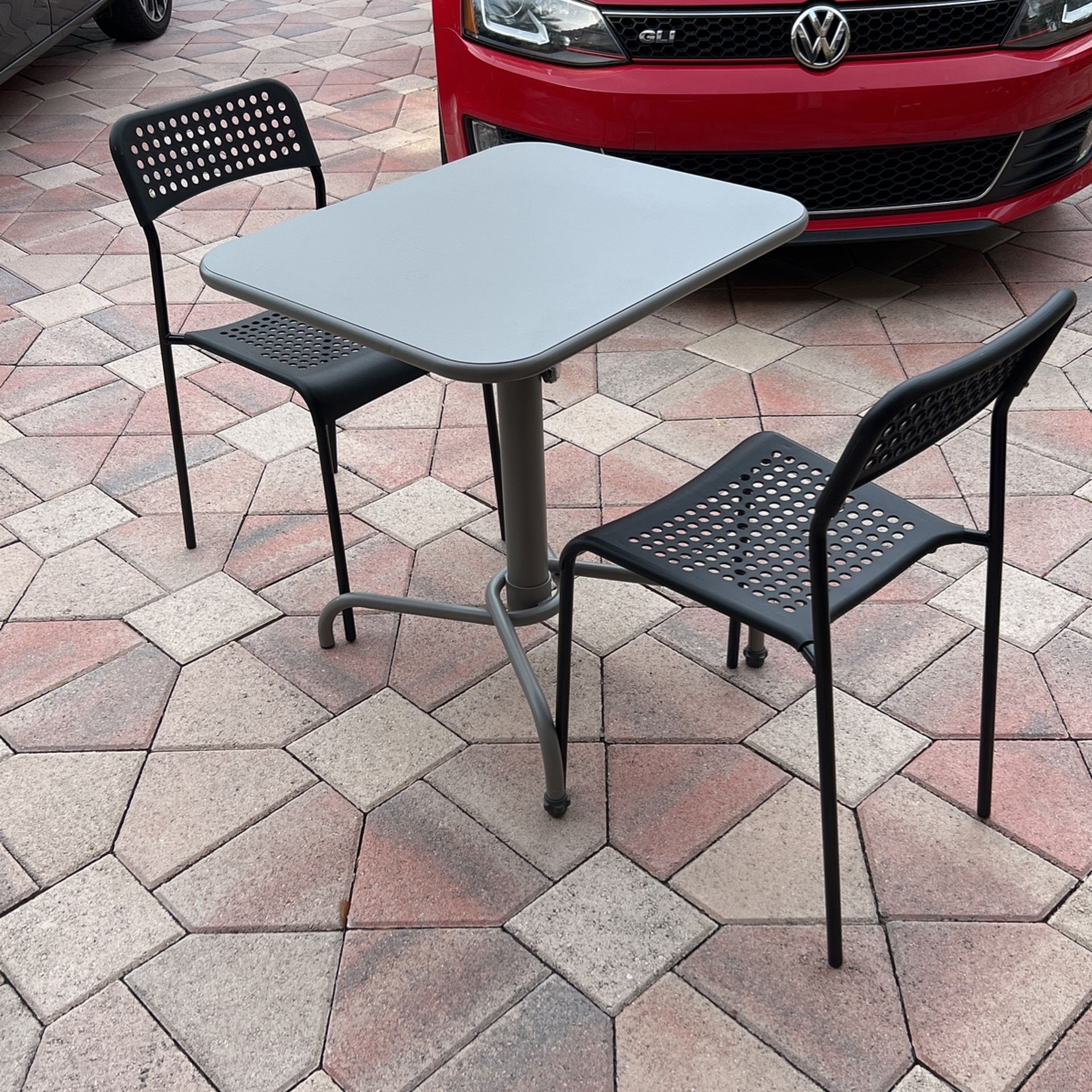 Breakfast Area Table W/2 Chairs with Seat Cushions 