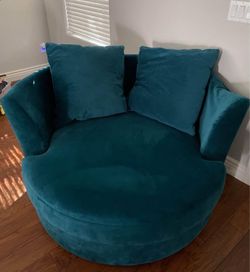 Z Gallerie Cuddler — Brand New But Dent On One Side Of Arm