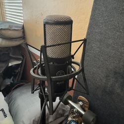 AKG P220 With Stand And Vocal Box
