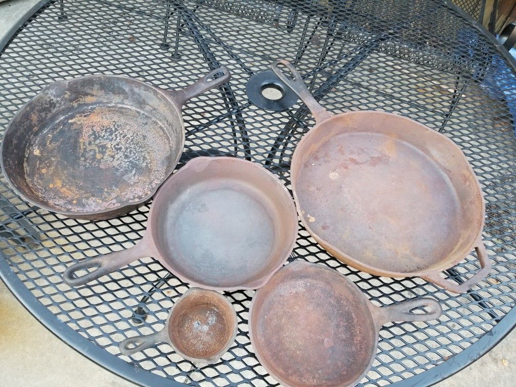 5 cast iron kittles