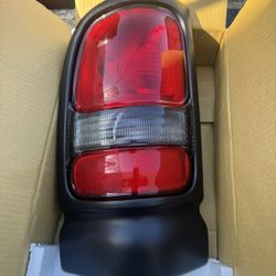 2nd Gen Dodge ram 1500 Taillight Driver Side Fits 1(contact info removed) Model Luz Trasera 