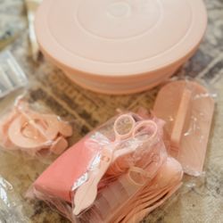 Brand New Cake Decorating Set – Never Used 