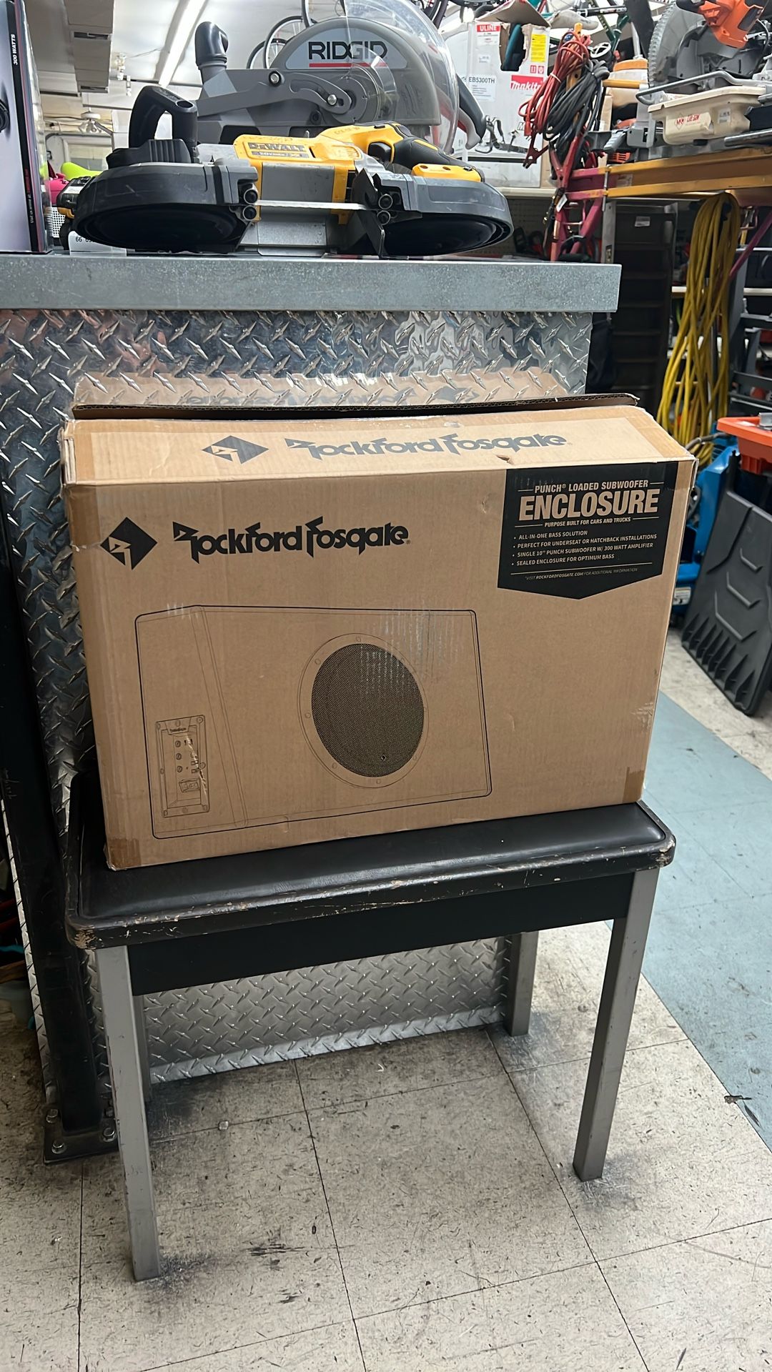 Rockford Fosgate P300-10T Punch Subwoofer Enclosure