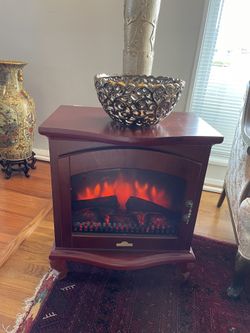 Electric Fireplace. Good Condition Work Very Well