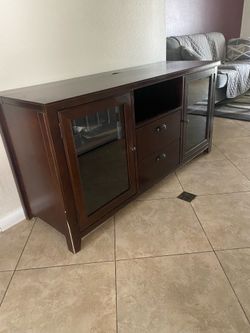 Tv/entertainment cabinet