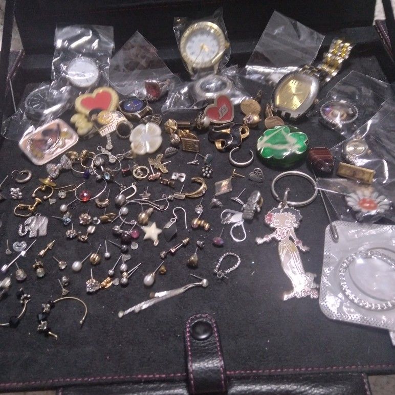 Nothing Here Matching So Cleaned Out My Jewery Box If Any Body Likes 1 Earring Theres Lots Of Them 