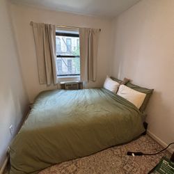 QUEEN SIZE Casper Mattress, 2 Duvets, Bed Frame 