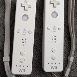 White Original Wii Remote With Strap