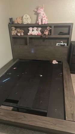 Queen platform bed