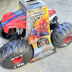 Monster Jam Marvel Mega Spider-Man RC Monster Truck, All-Terrain, Over 2 Feet Long, 1:6 Scale, Super Hero Kids Toys for Boys and Girls Ages 4 and Up