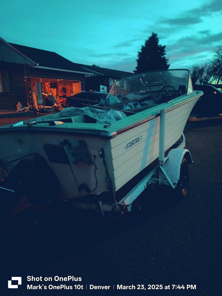 Speed Boat In Fair Condition With Inboard 4 Cylinder Engine That Ran Last Time We Started It!