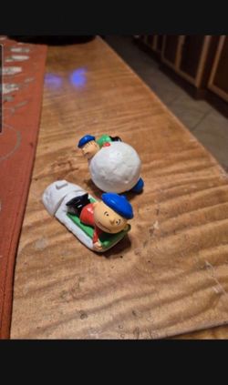 Peanuts Holiday Toy Charlie Brown on Sleigh 2005 Carls Jr