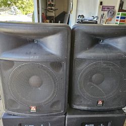 Peavey 15 Inch Powered Speakers