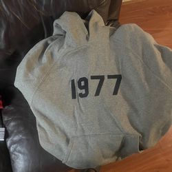 1977 essentials hoodie