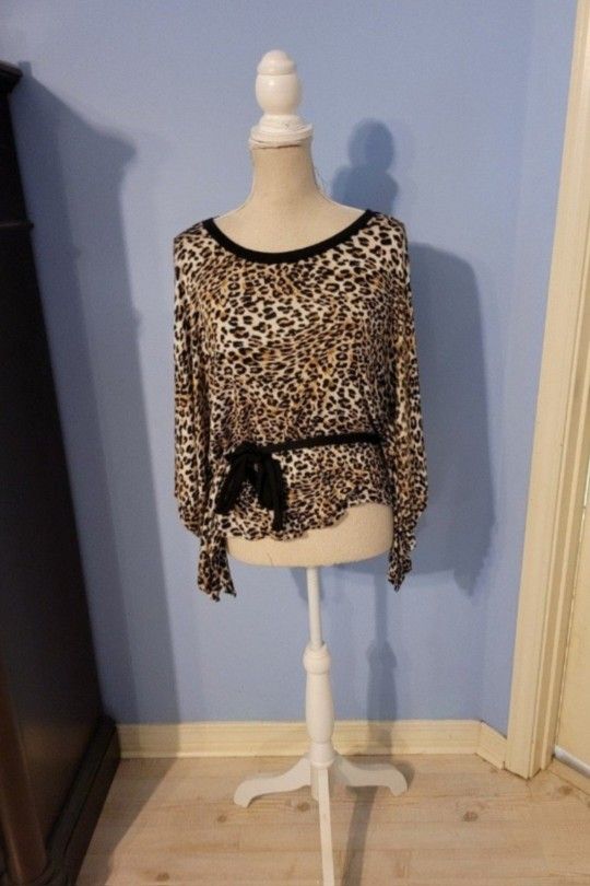 Olivia Medium Womens Blouse