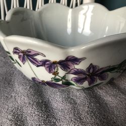 New England Pottery  Bowl  Vintage Great Condition 