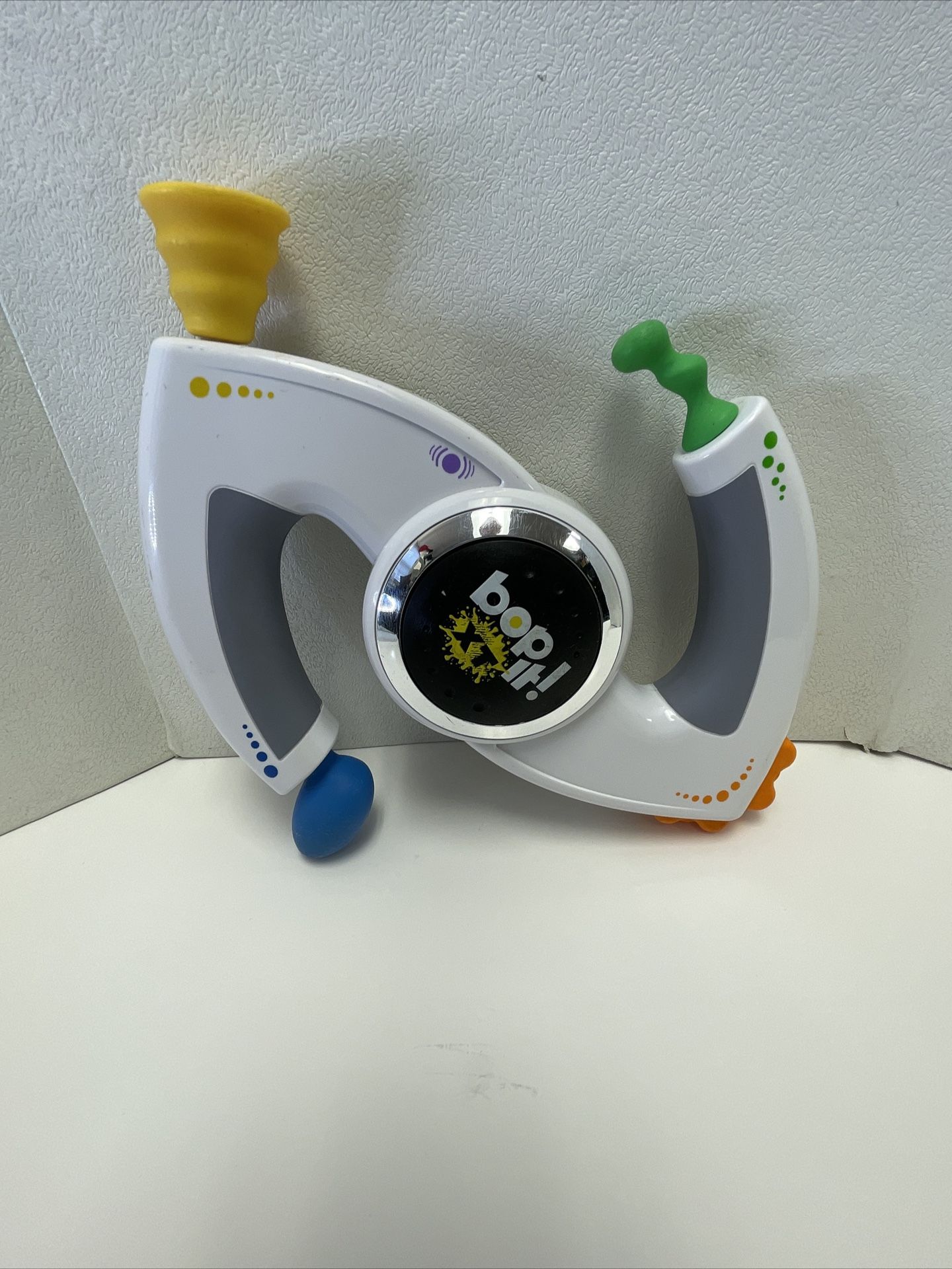 Bop It! XT Extreme Handheld Electronic Hasbro 2010 White Talking Game - Tested