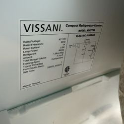 VISSANI Top Freezer Refrigerator