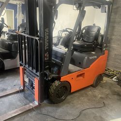 Forklift 