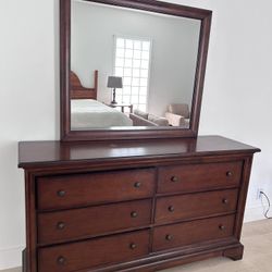 Dresser With Mirror And 6 Drawers